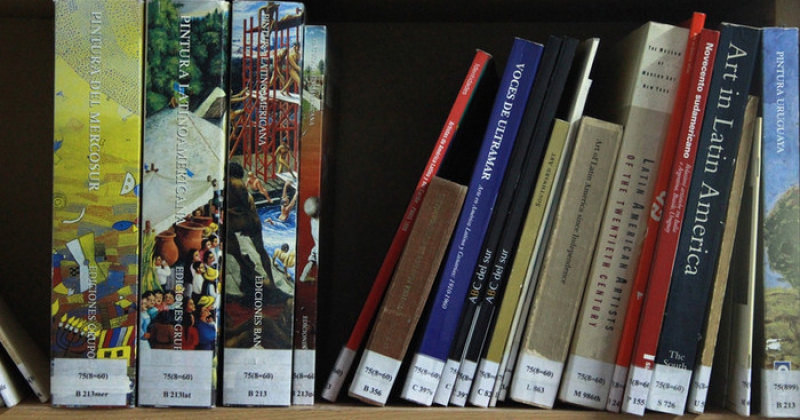 Estanterías por llenar