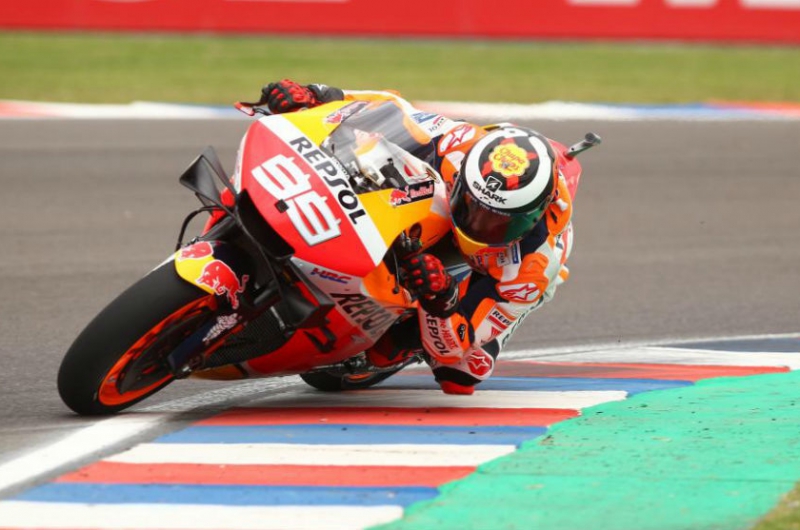 La pesadilla de Lorenzo y su problema con el limitador de velocidad en la salida