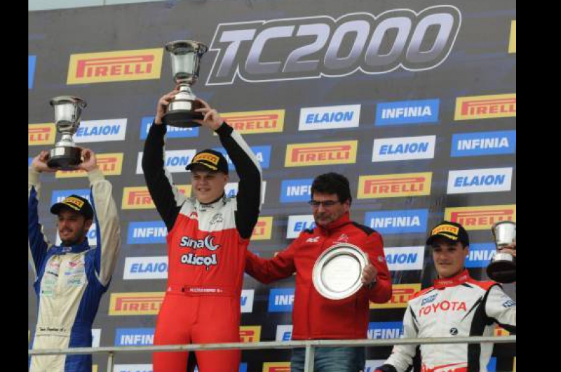 Primer triunfo de Matiacuteas Cravero en el TC2000