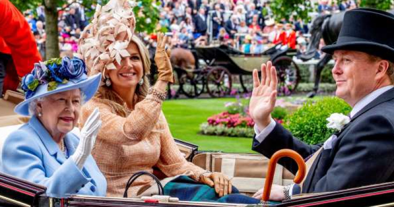 La reina de los holandeses ha estado literalmente a la altura de las circunstancias con un enorme sombrero