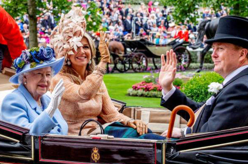 La reina de los holandeses ha estado literalmente a la altura de las circunstancias con un enorme sombrero