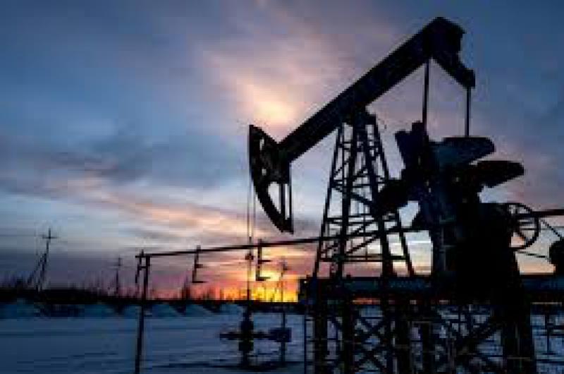 Por efectos del coronavirus el precio del petroacuteleo se derrumboacute y tiene valor negativo por primera vez en la historia